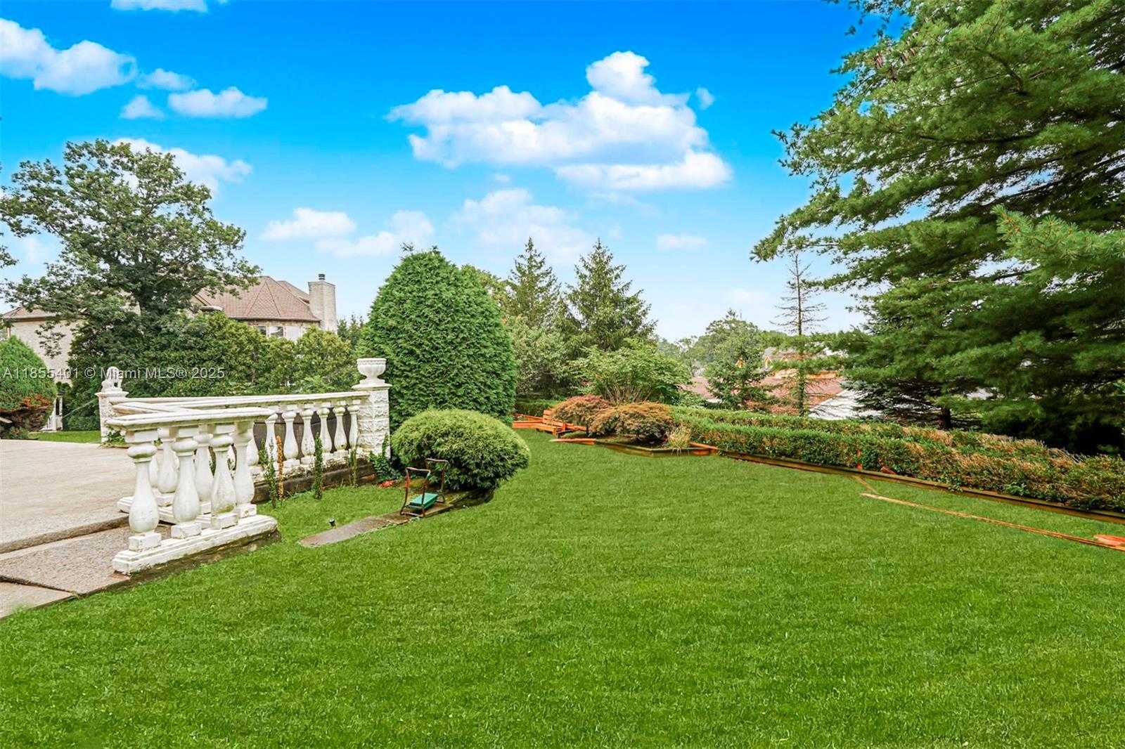 Small Image of 66 CROMWELL CIR, Out of City Number 3