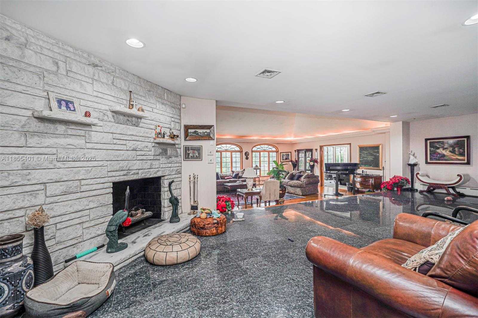 Small Image of 66 CROMWELL CIR, Out of City Number 30