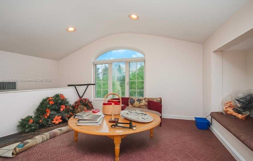 Small Image of 66 CROMWELL CIR, Out of City Number 32
