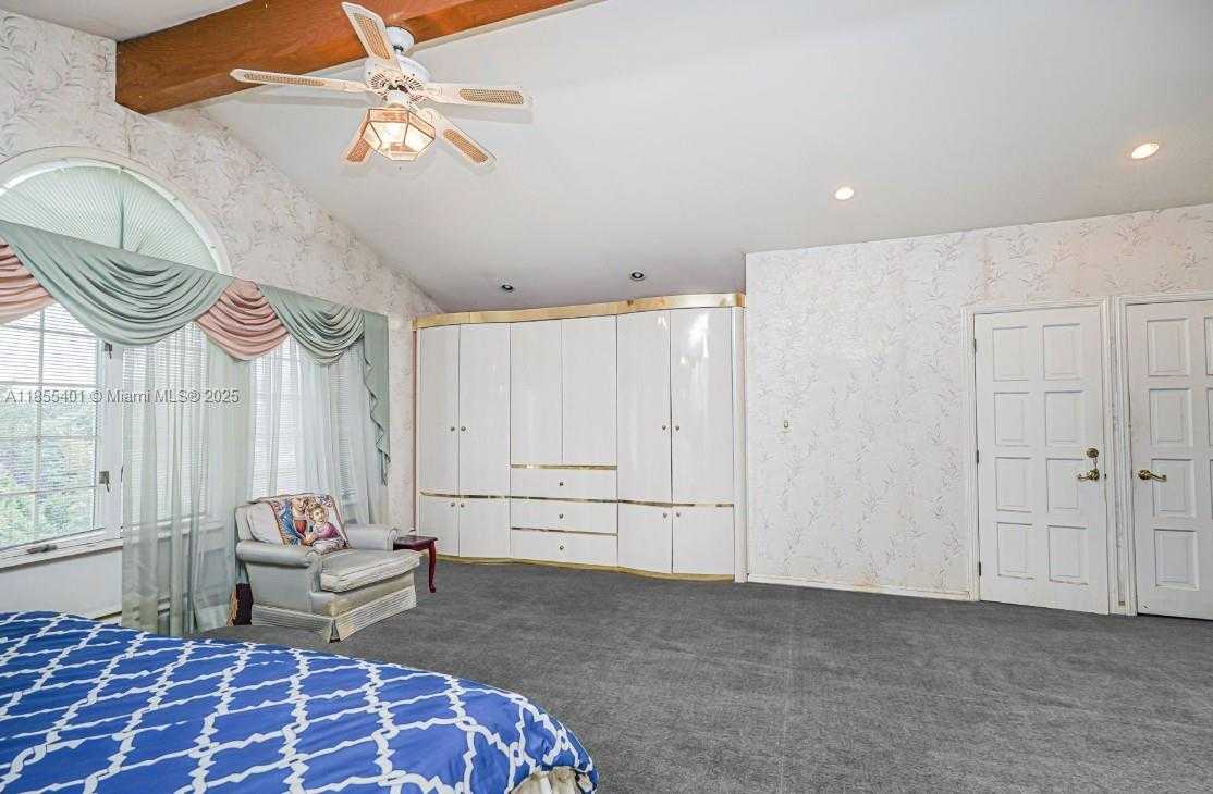Small Image of 66 CROMWELL CIR, Out of City Number 37