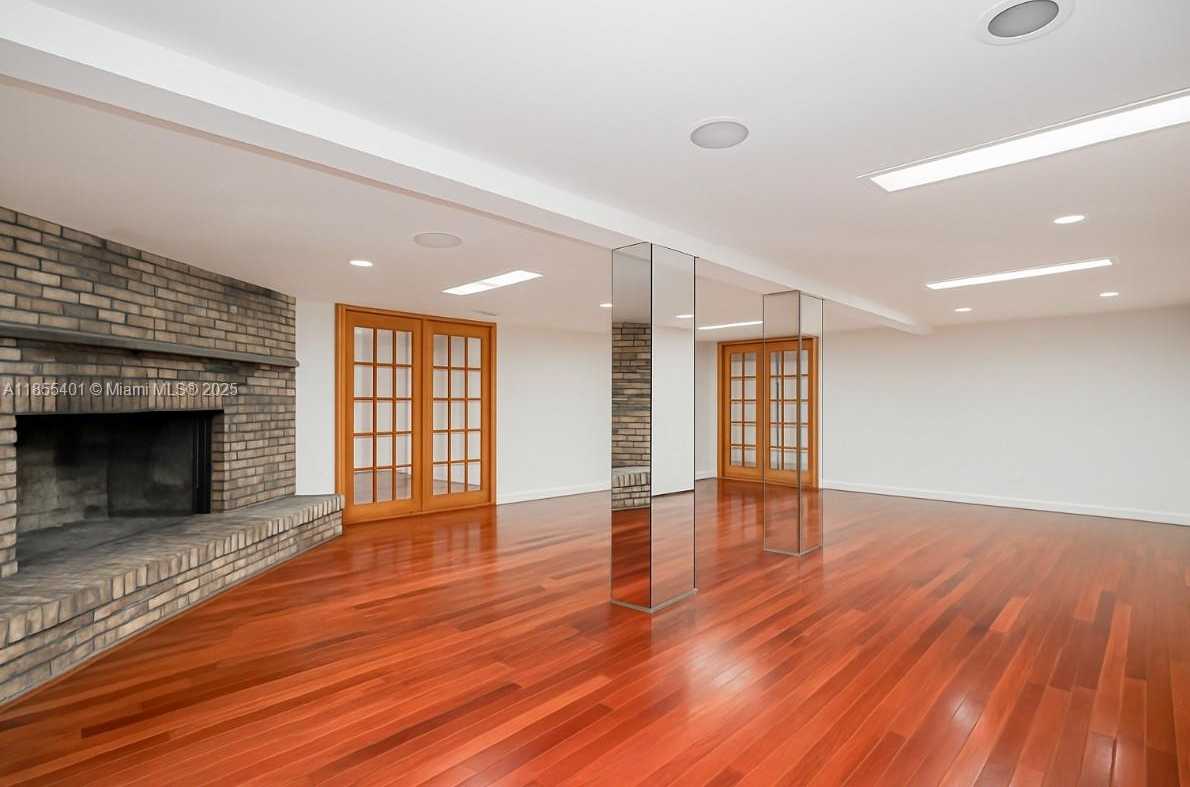 Small Image of 66 CROMWELL CIR, Out of City Number 38