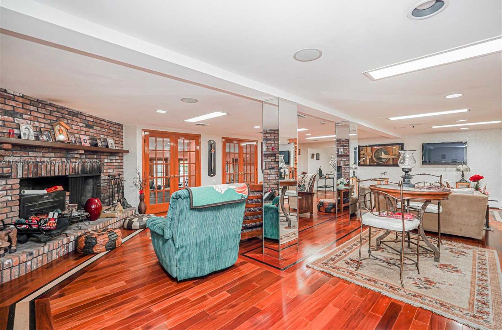 Small Image of 66 CROMWELL CIR, Out of City Number 39