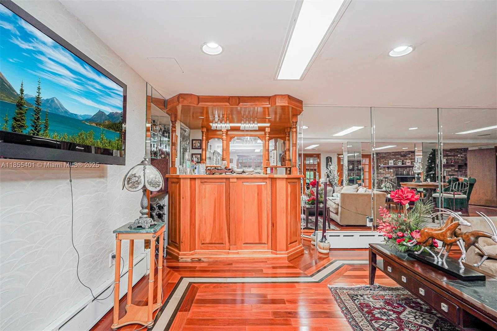 Small Image of 66 CROMWELL CIR, Out of City Number 40