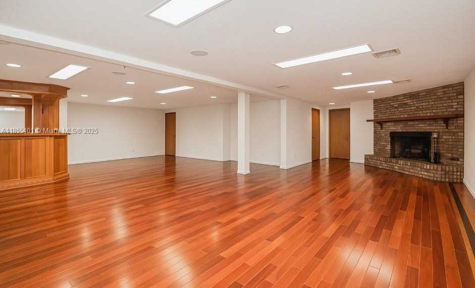 Small Image of 66 CROMWELL CIR, Out of City Number 41