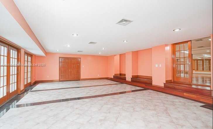 Small Image of 66 CROMWELL CIR, Out of City Number 43