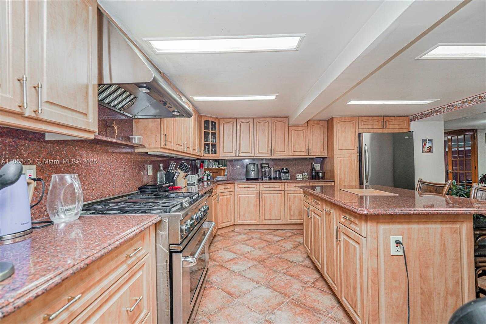 Small Image of 66 CROMWELL CIR, Out of City Number 49