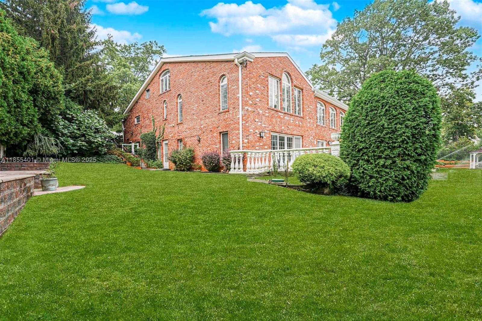 Small Image of 66 CROMWELL CIR, Out of City Number 5