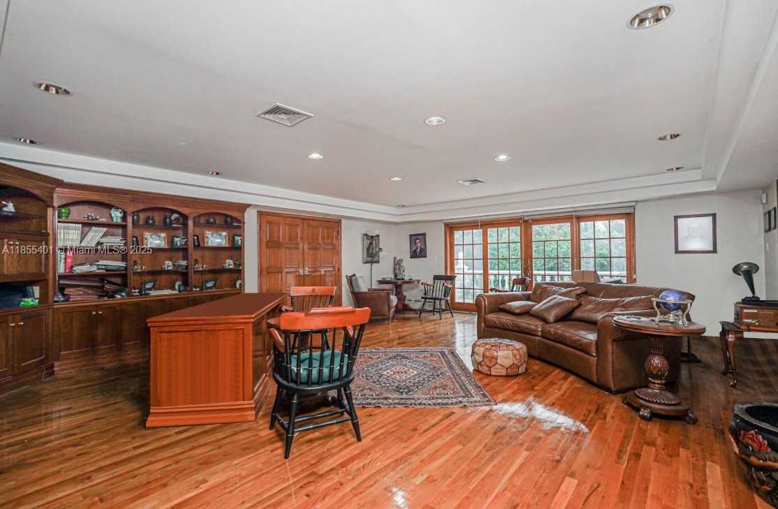 Small Image of 66 CROMWELL CIR, Out of City Number 51