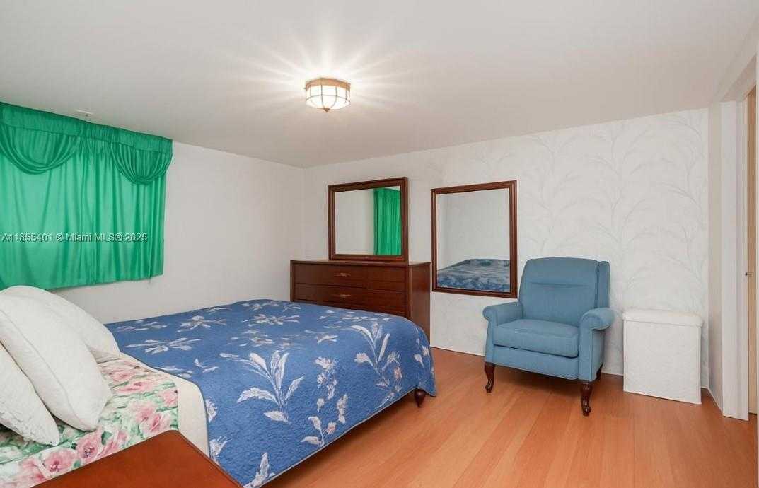 Small Image of 66 CROMWELL CIR, Out of City Number 55