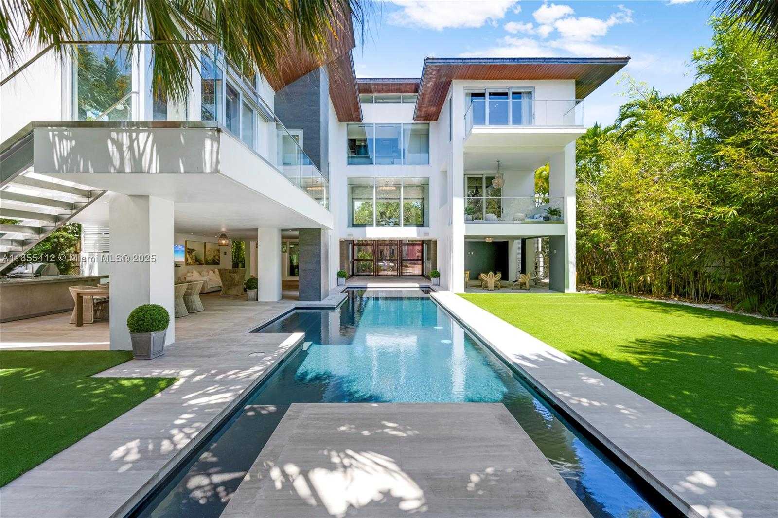 Small Image of 545 SABAL PALM, Key Biscayne Number 100