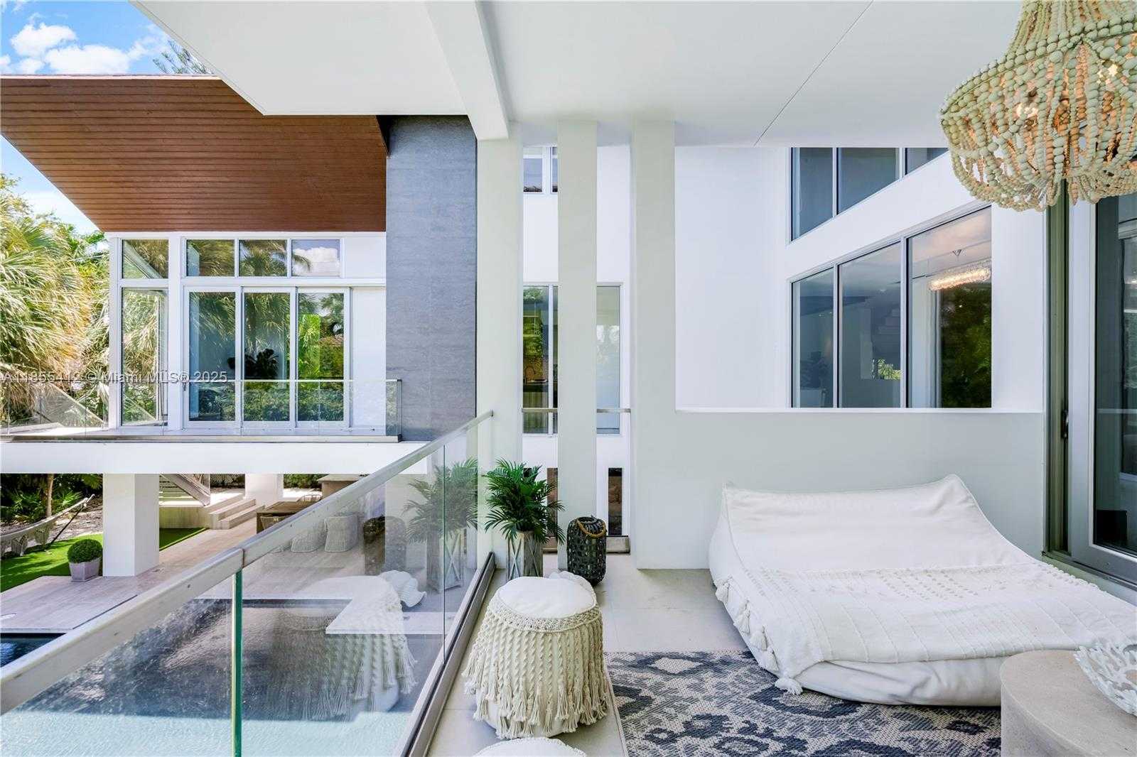 Small Image of 545 SABAL PALM, Key Biscayne Number 13