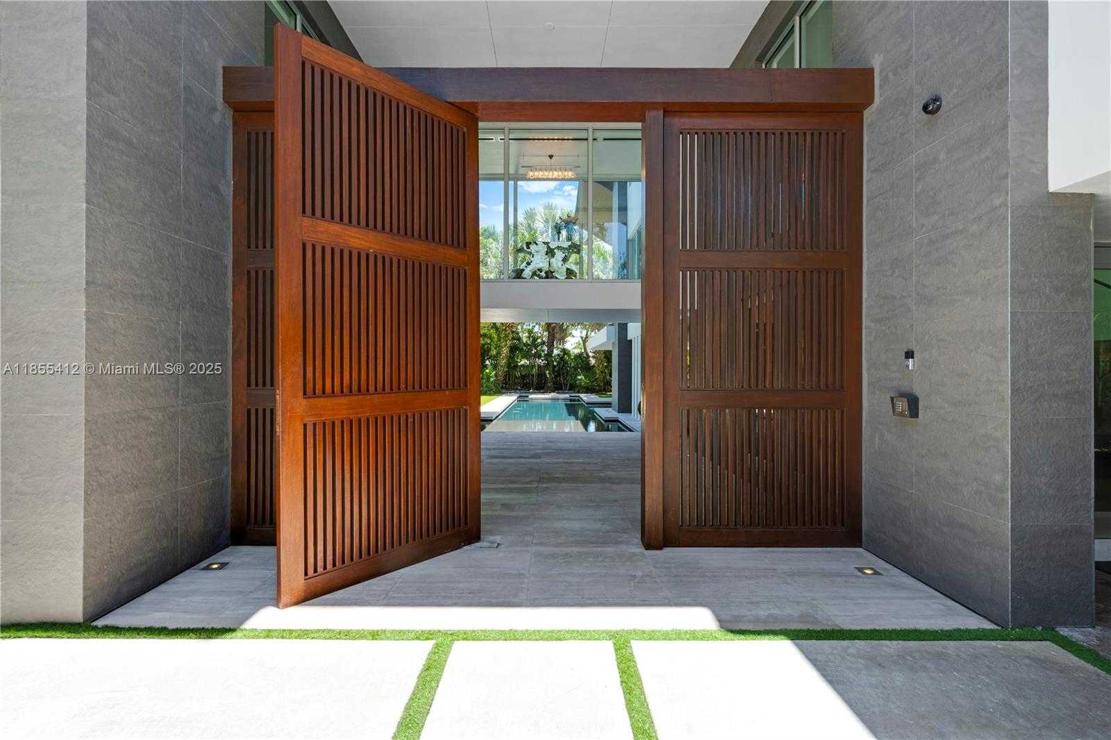 Small Image of 545 SABAL PALM, Key Biscayne Number 25