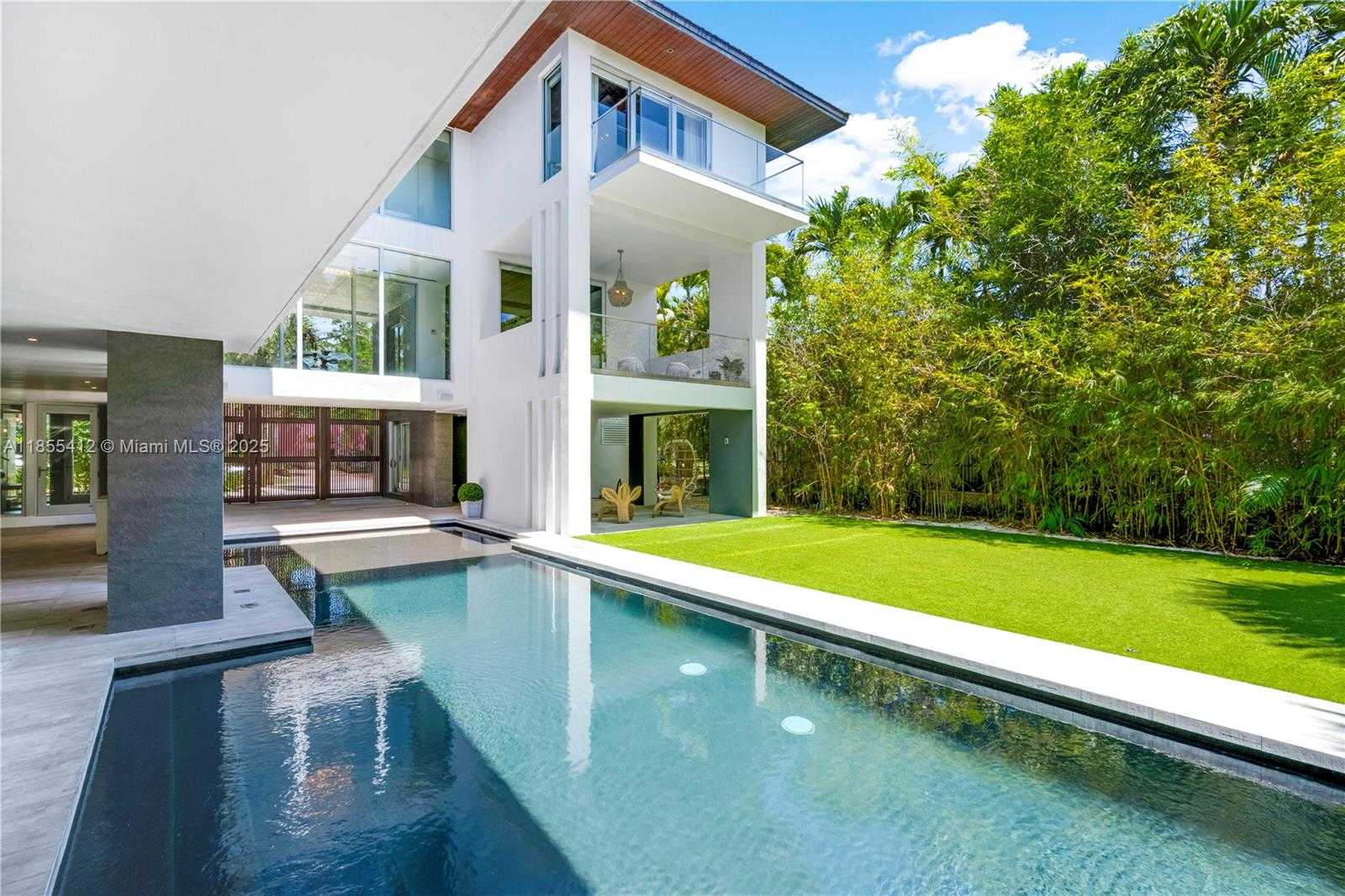Small Image of 545 SABAL PALM, Key Biscayne Number 26