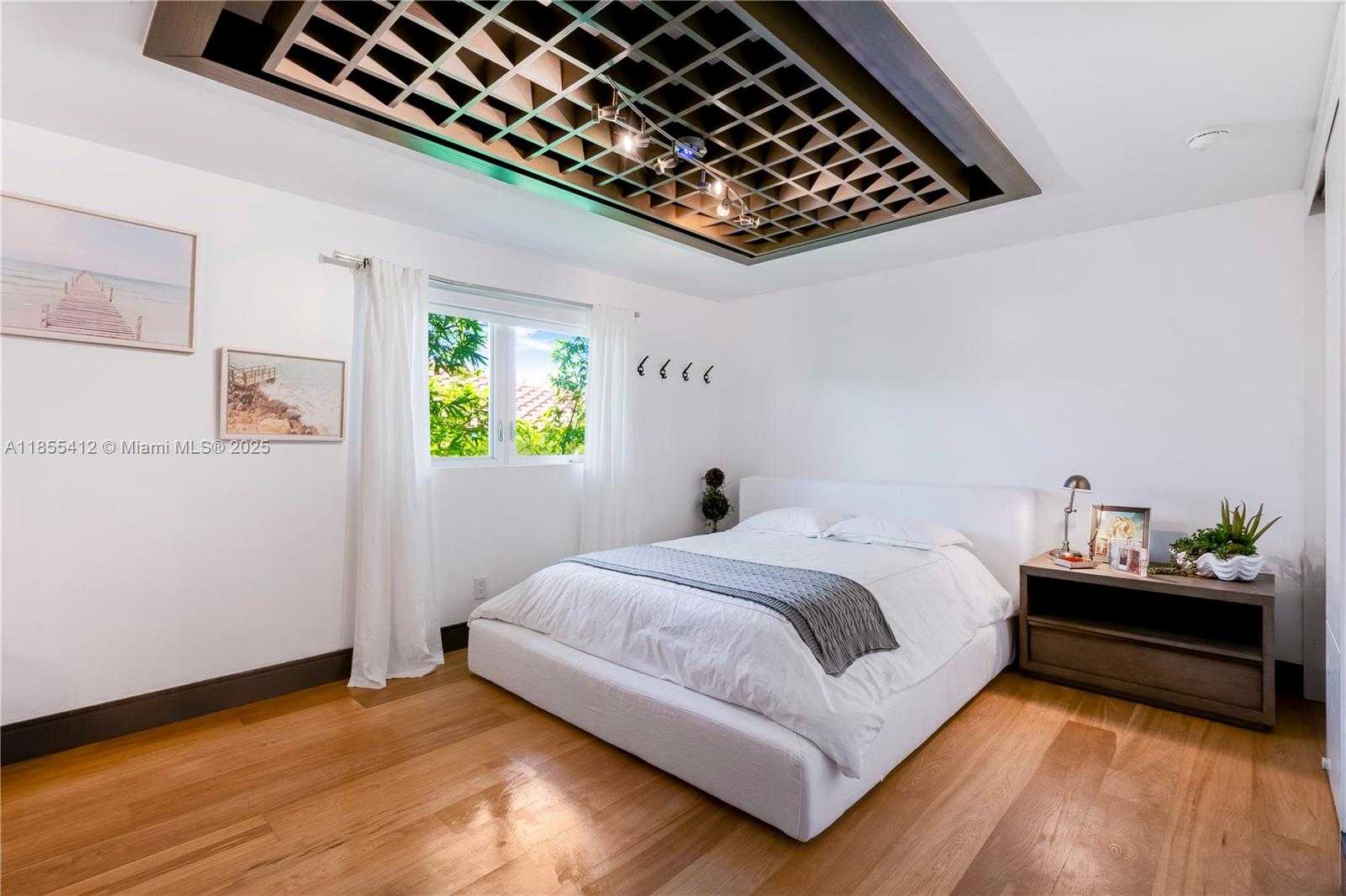 Small Image of 545 SABAL PALM, Key Biscayne Number 28
