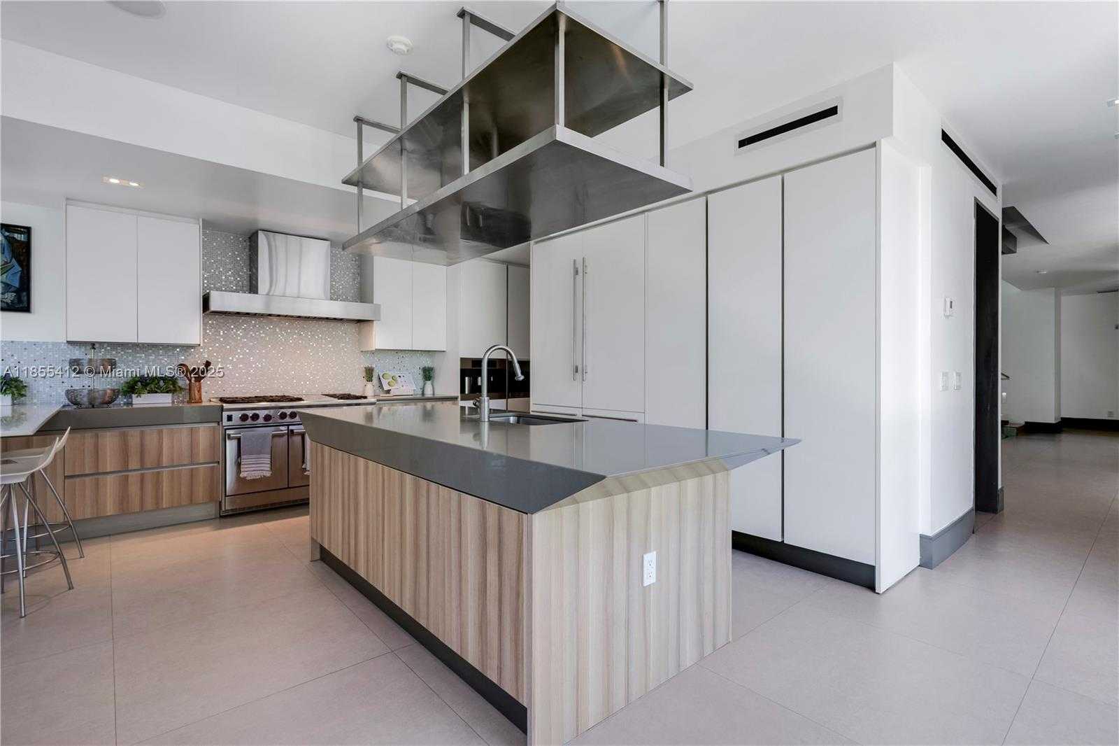 Small Image of 545 SABAL PALM, Key Biscayne Number 30