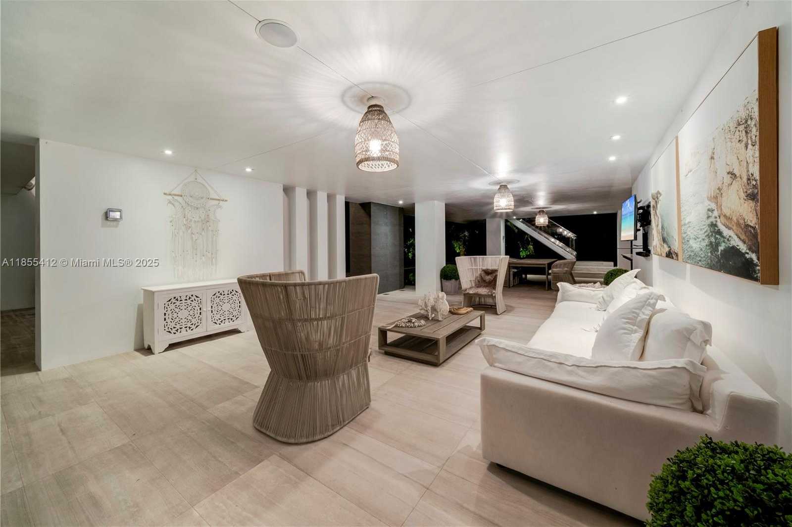 Small Image of 545 SABAL PALM, Key Biscayne Number 33