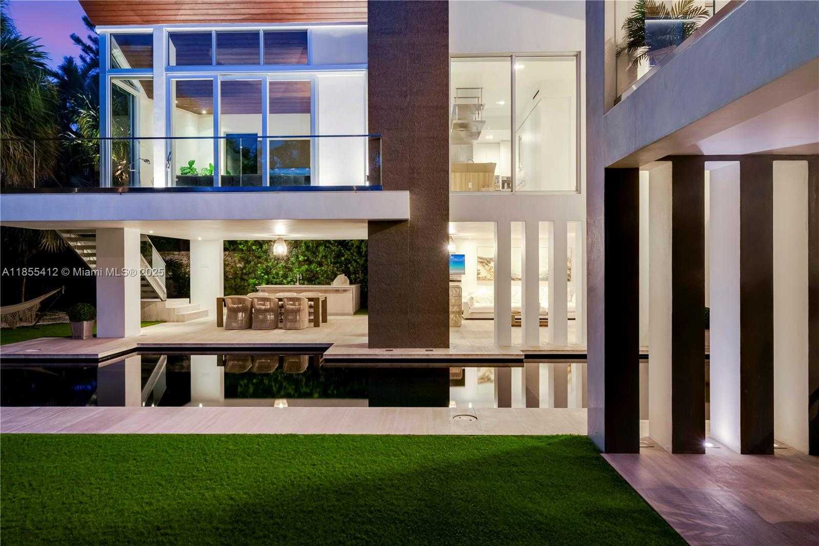 Small Image of 545 SABAL PALM, Key Biscayne Number 36