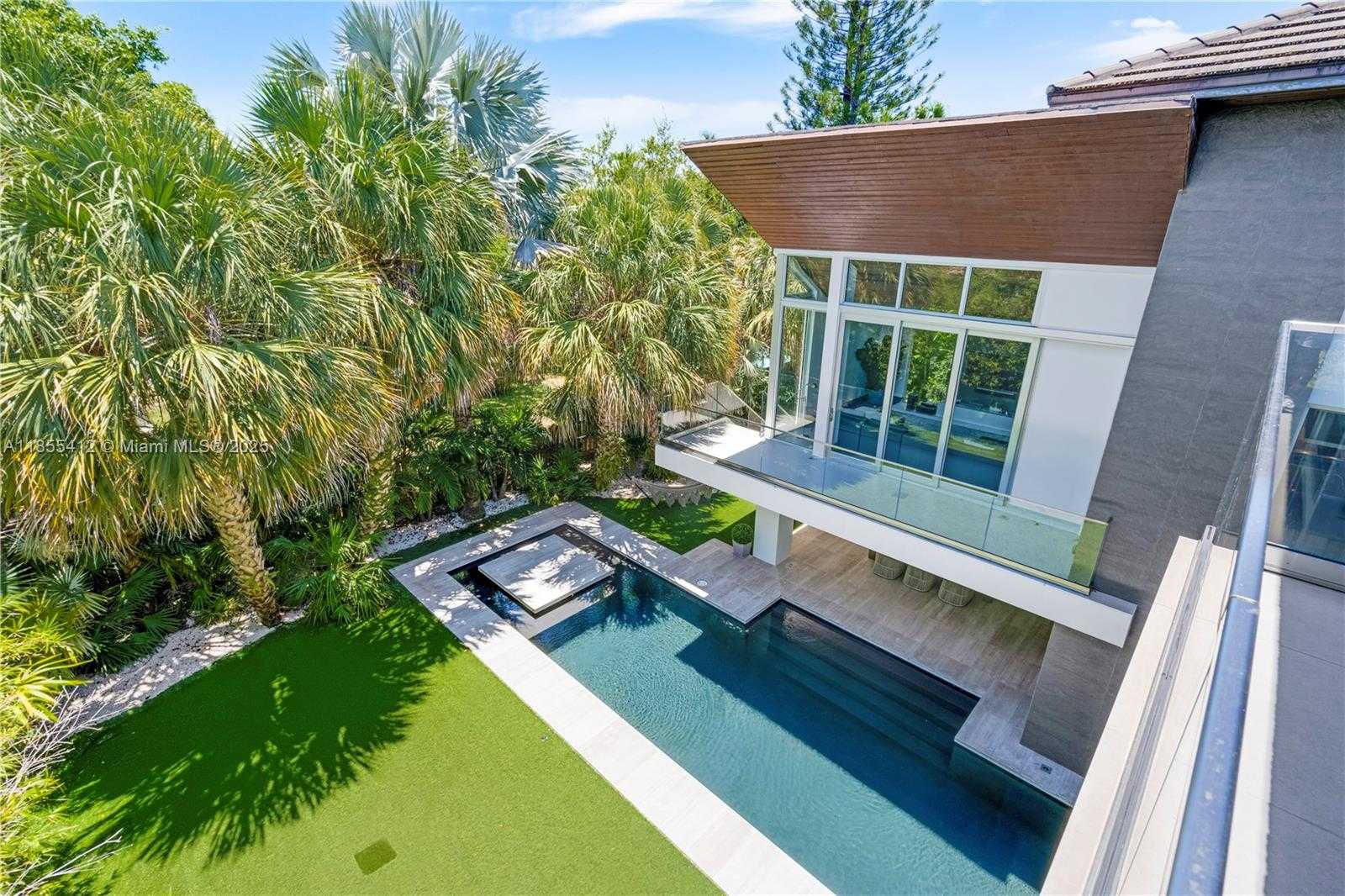 Small Image of 545 SABAL PALM, Key Biscayne Number 38