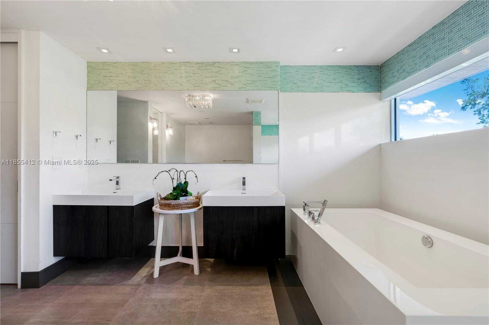 Small Image of 545 SABAL PALM, Key Biscayne Number 40