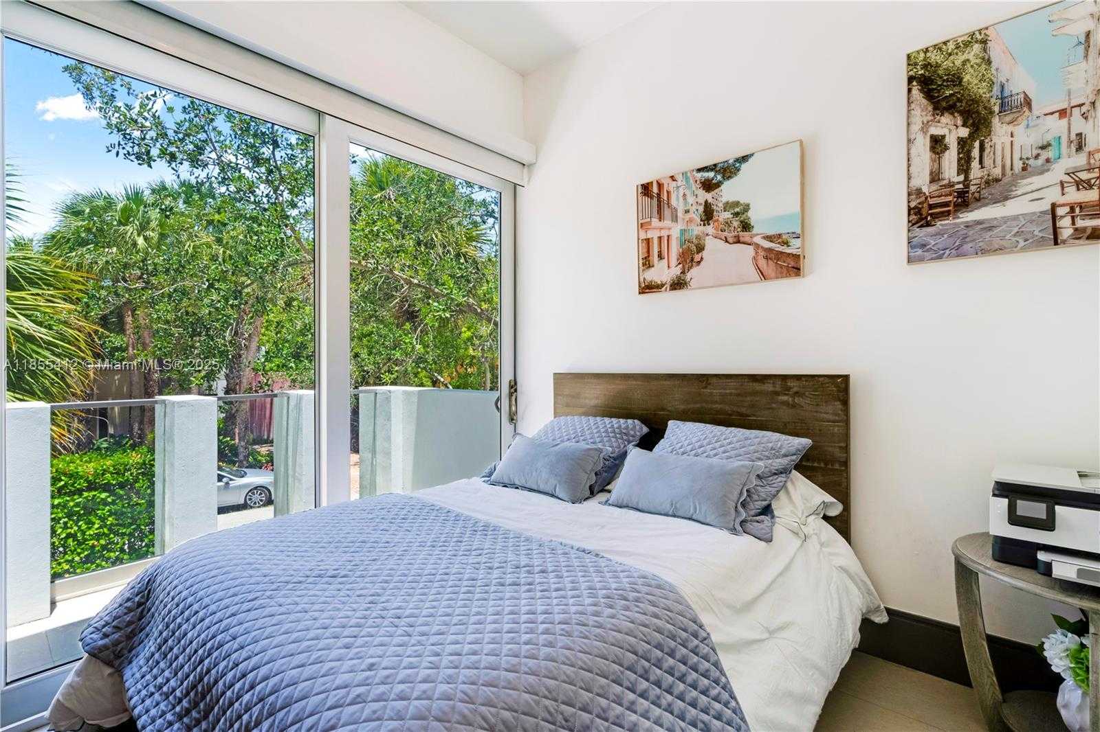 Small Image of 545 SABAL PALM, Key Biscayne Number 44
