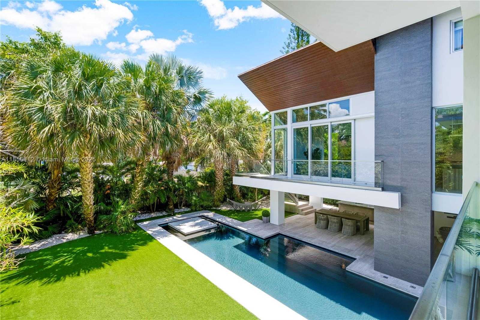 Small Image of 545 SABAL PALM, Key Biscayne Number 47