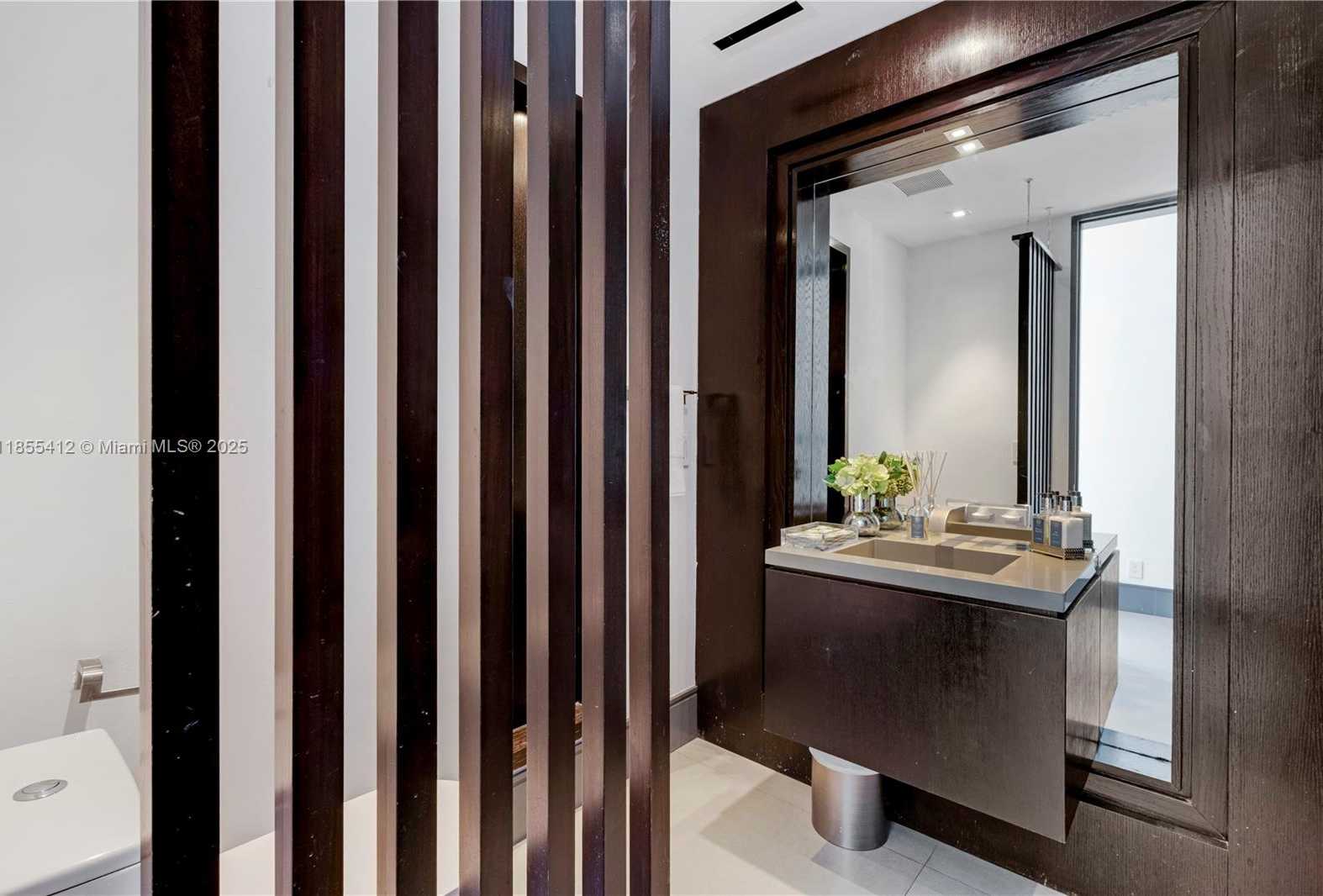 Small Image of 545 SABAL PALM, Key Biscayne Number 50