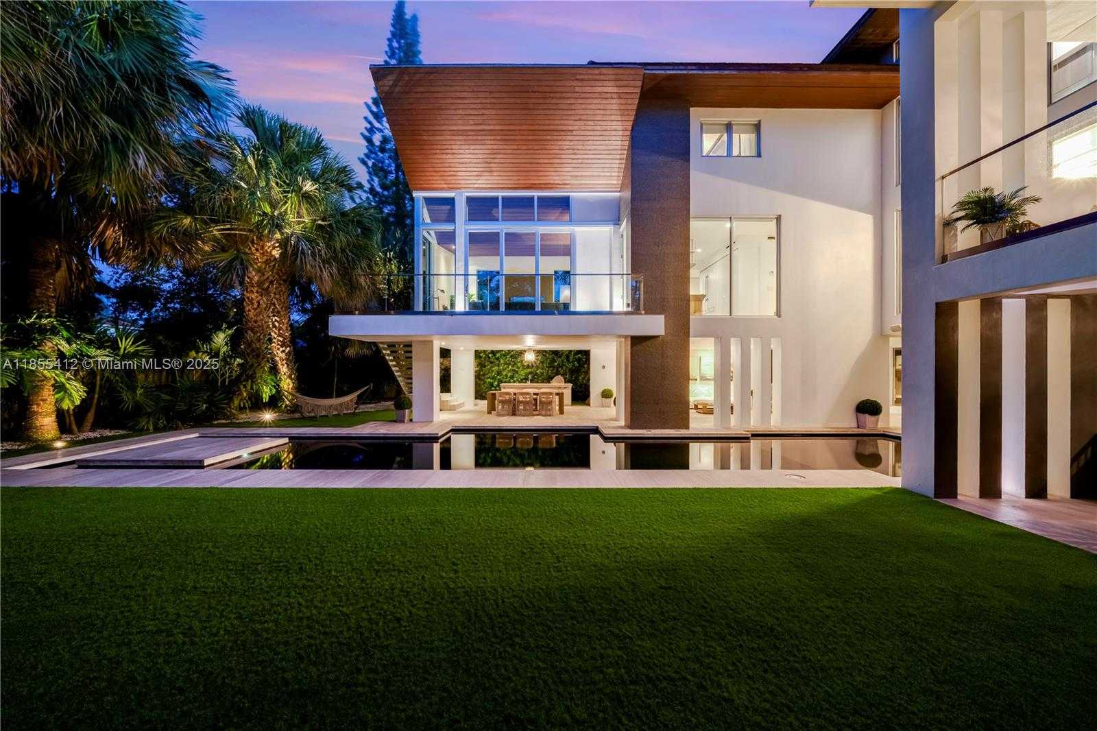 Small Image of 545 SABAL PALM, Key Biscayne Number 51