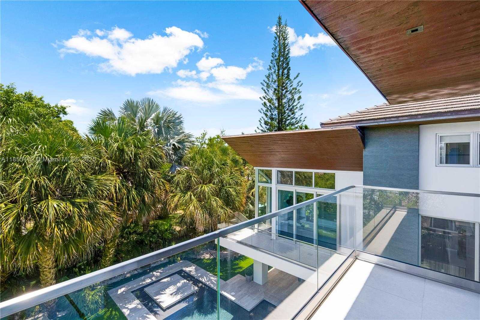 Small Image of 545 SABAL PALM, Key Biscayne Number 56