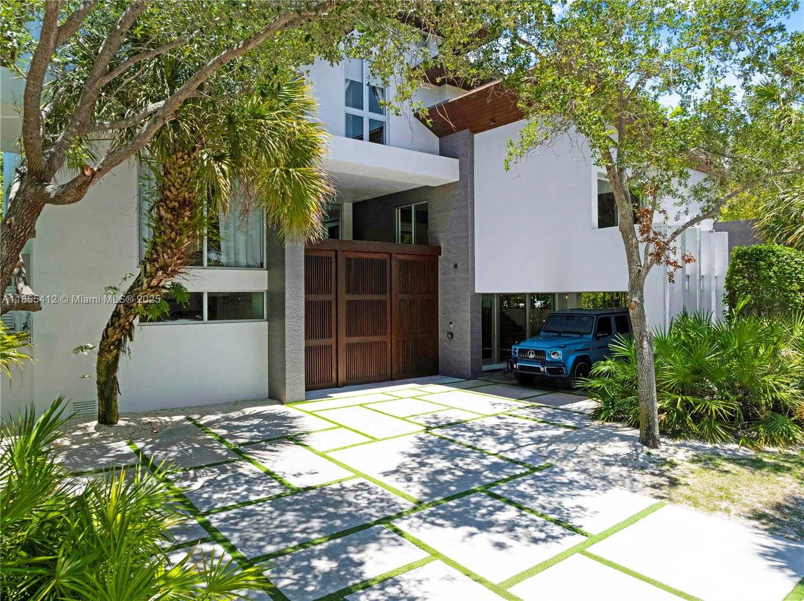 Small Image of 545 SABAL PALM, Key Biscayne Number 58