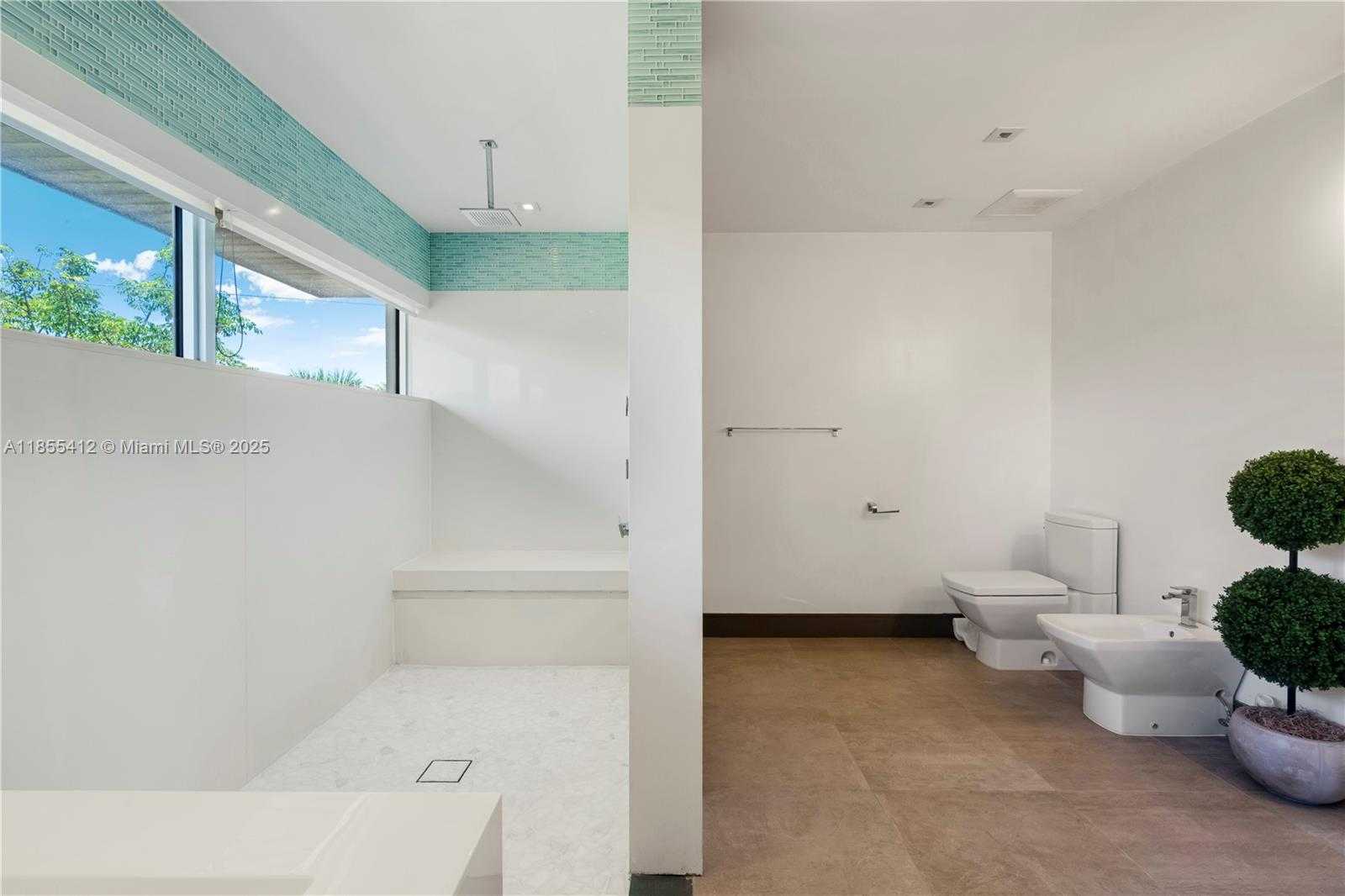 Small Image of 545 SABAL PALM, Key Biscayne Number 71