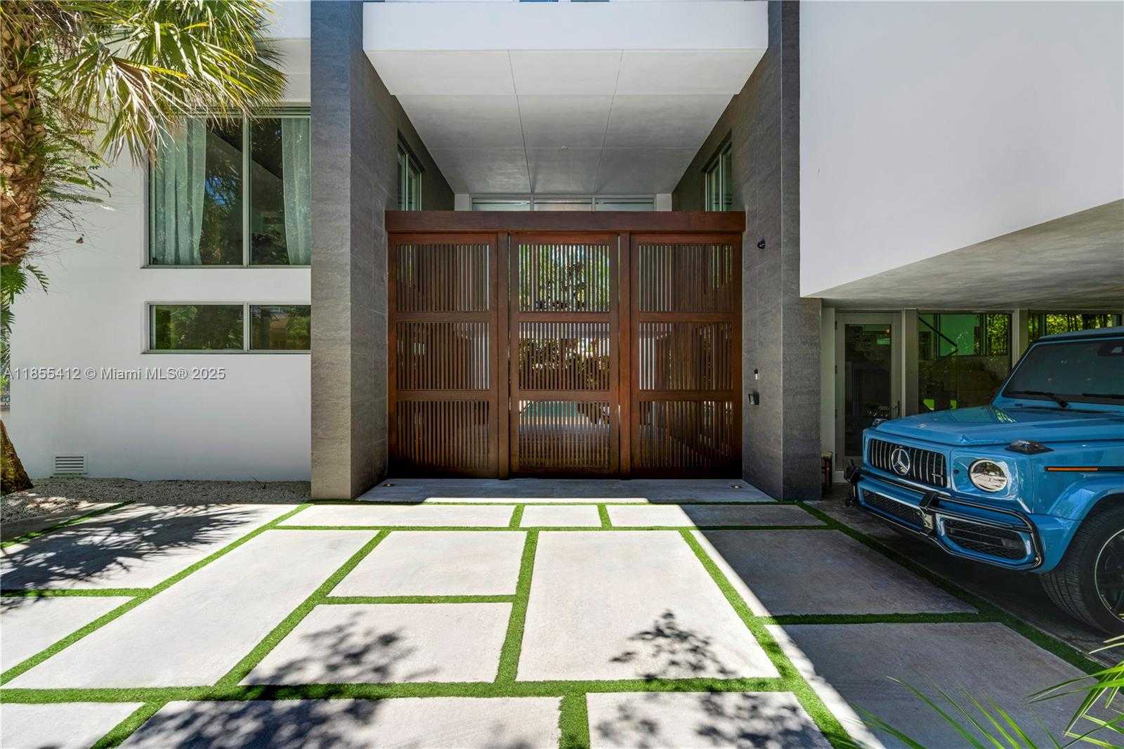Small Image of 545 SABAL PALM, Key Biscayne Number 88