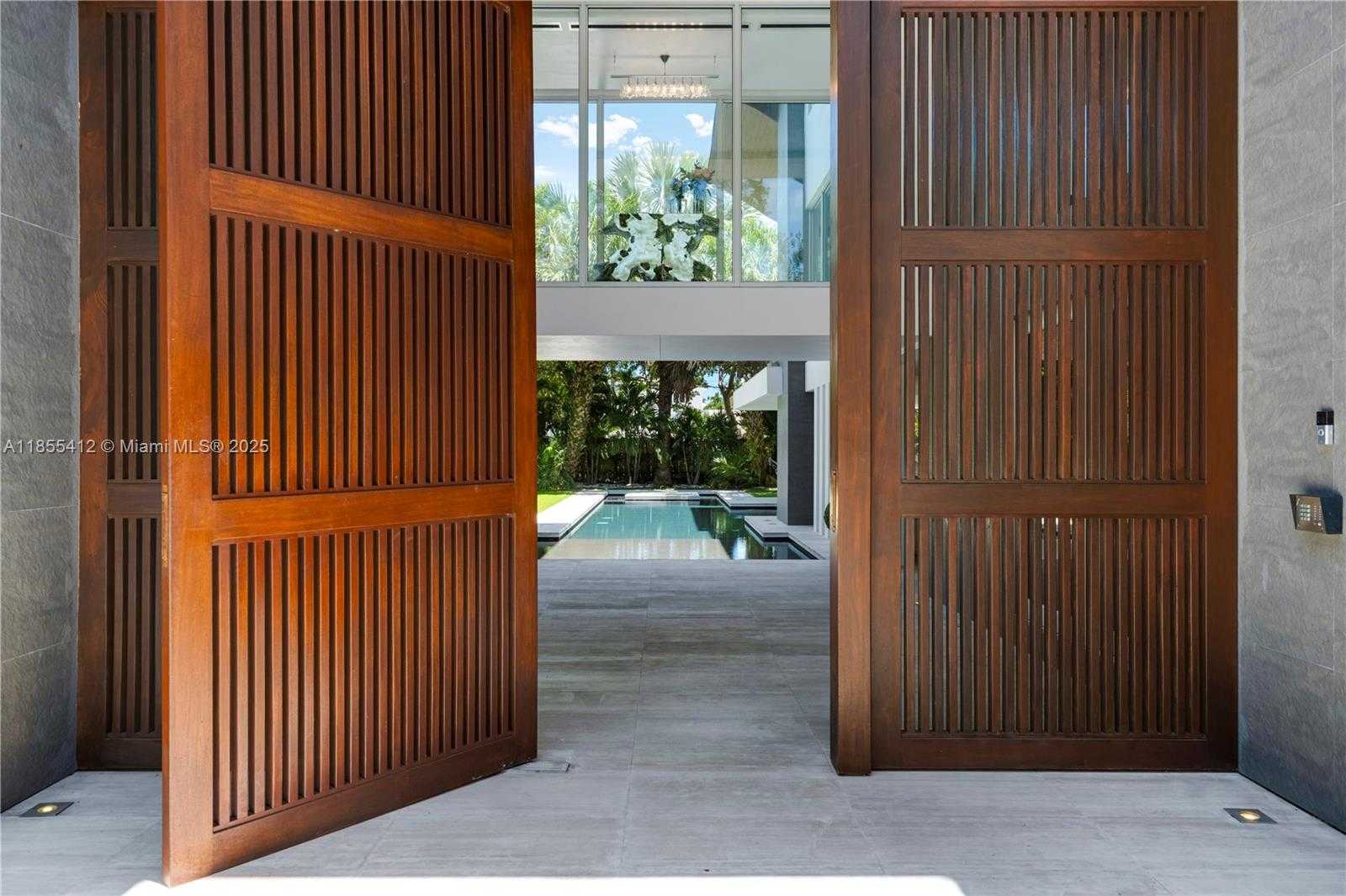 Small Image of 545 SABAL PALM, Key Biscayne Number 91