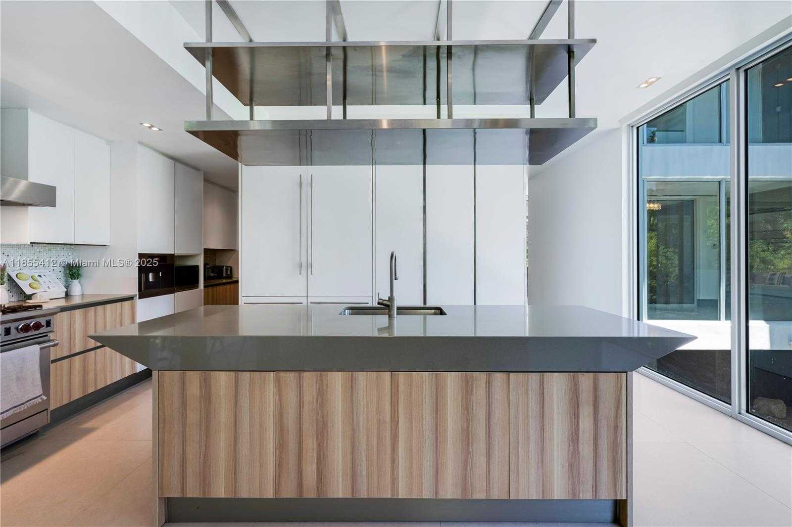 Small Image of 545 SABAL PALM, Key Biscayne Number 92