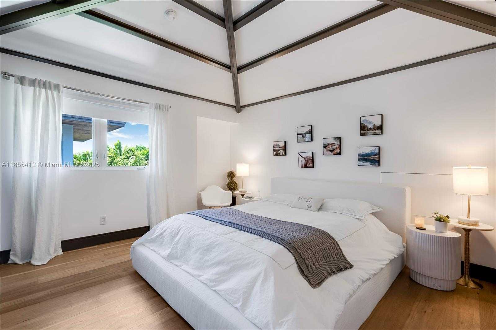 Small Image of 545 SABAL PALM, Key Biscayne Number 93