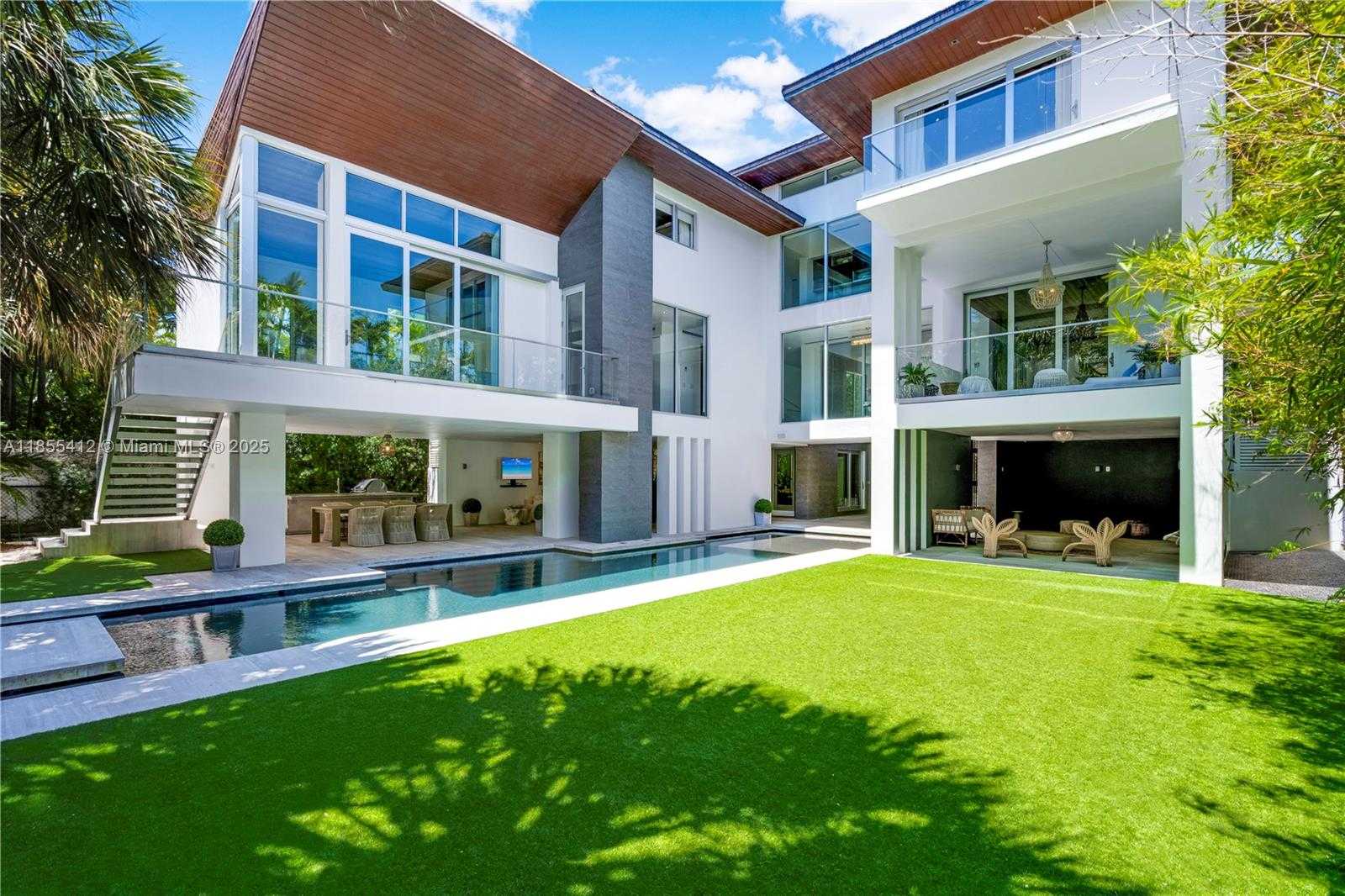 Small Image of 545 SABAL PALM, Key Biscayne Number 96