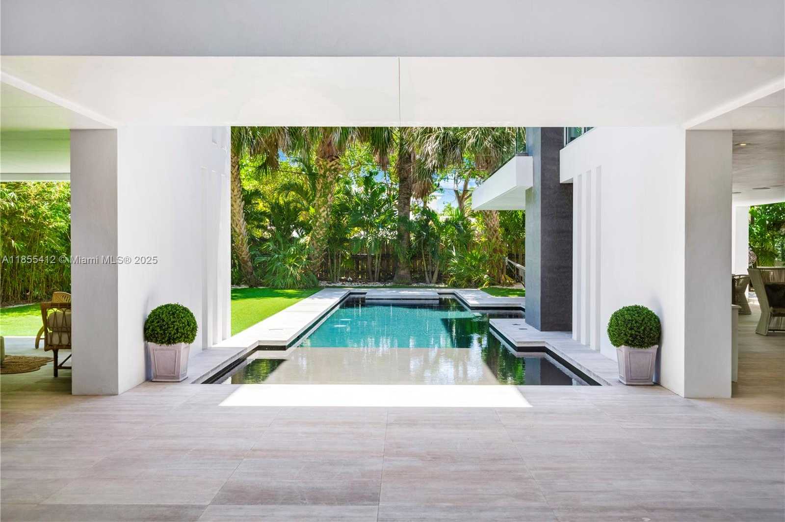Small Image of 545 SABAL PALM, Key Biscayne Number 99