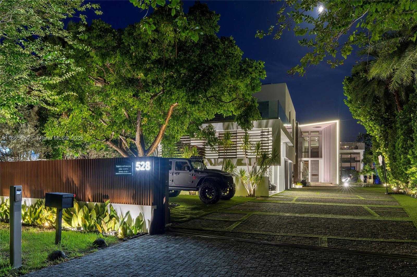 Small Image of 528 LAKEVIEW CT, Miami Beach Number 10