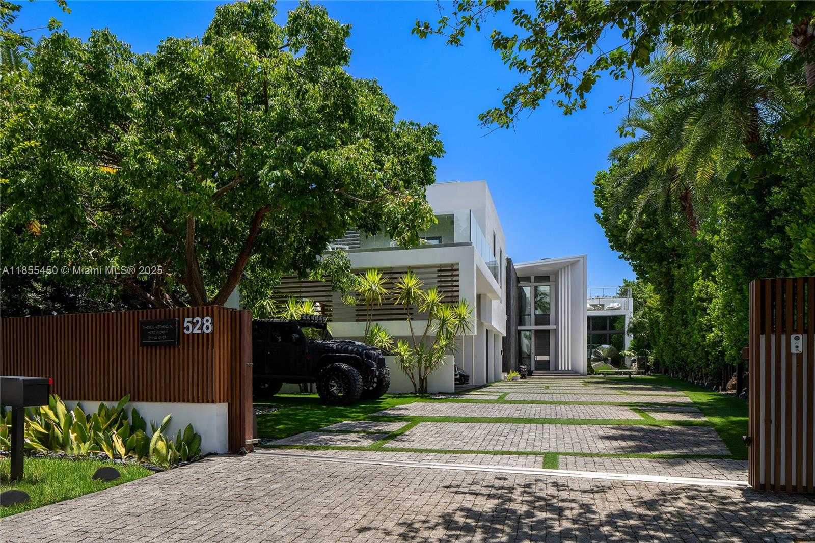 Small Image of 528 LAKEVIEW CT, Miami Beach Number 11