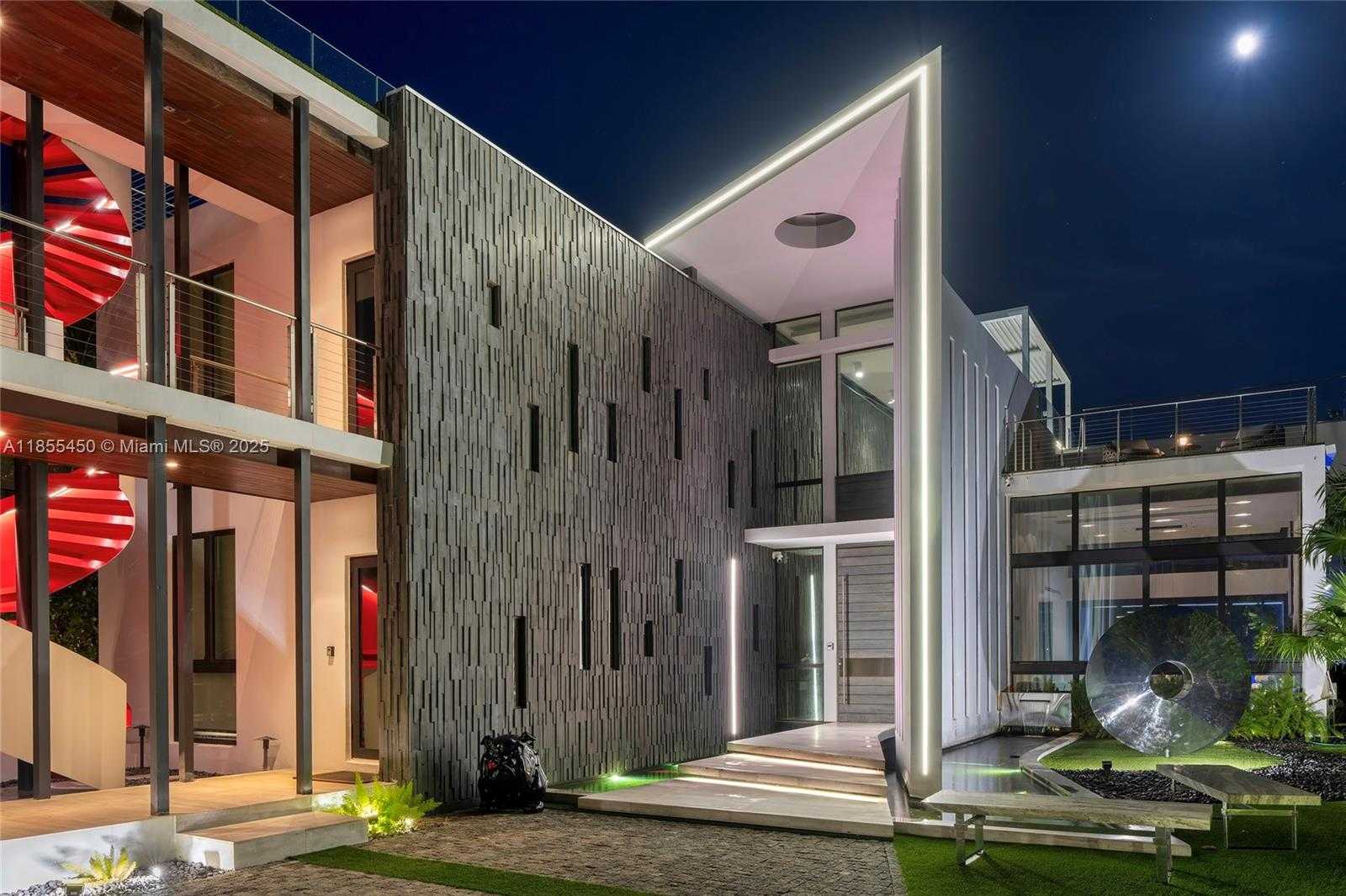 Small Image of 528 LAKEVIEW CT, Miami Beach Number 13