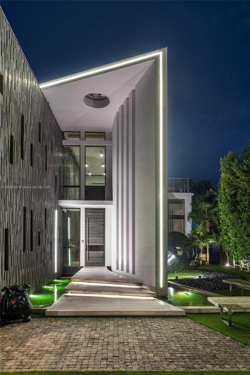 Small Image of 528 LAKEVIEW CT, Miami Beach Number 14