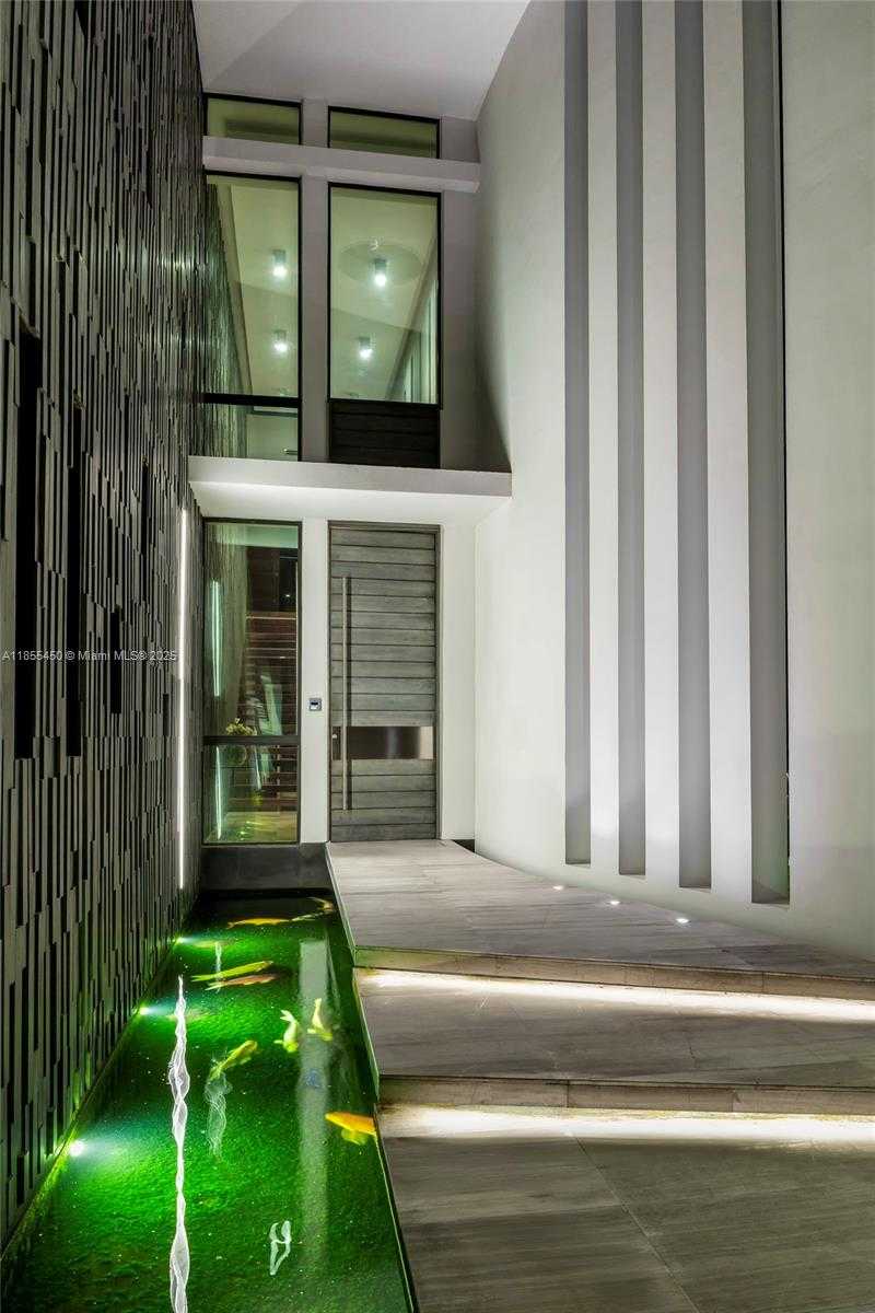 Small Image of 528 LAKEVIEW CT, Miami Beach Number 16