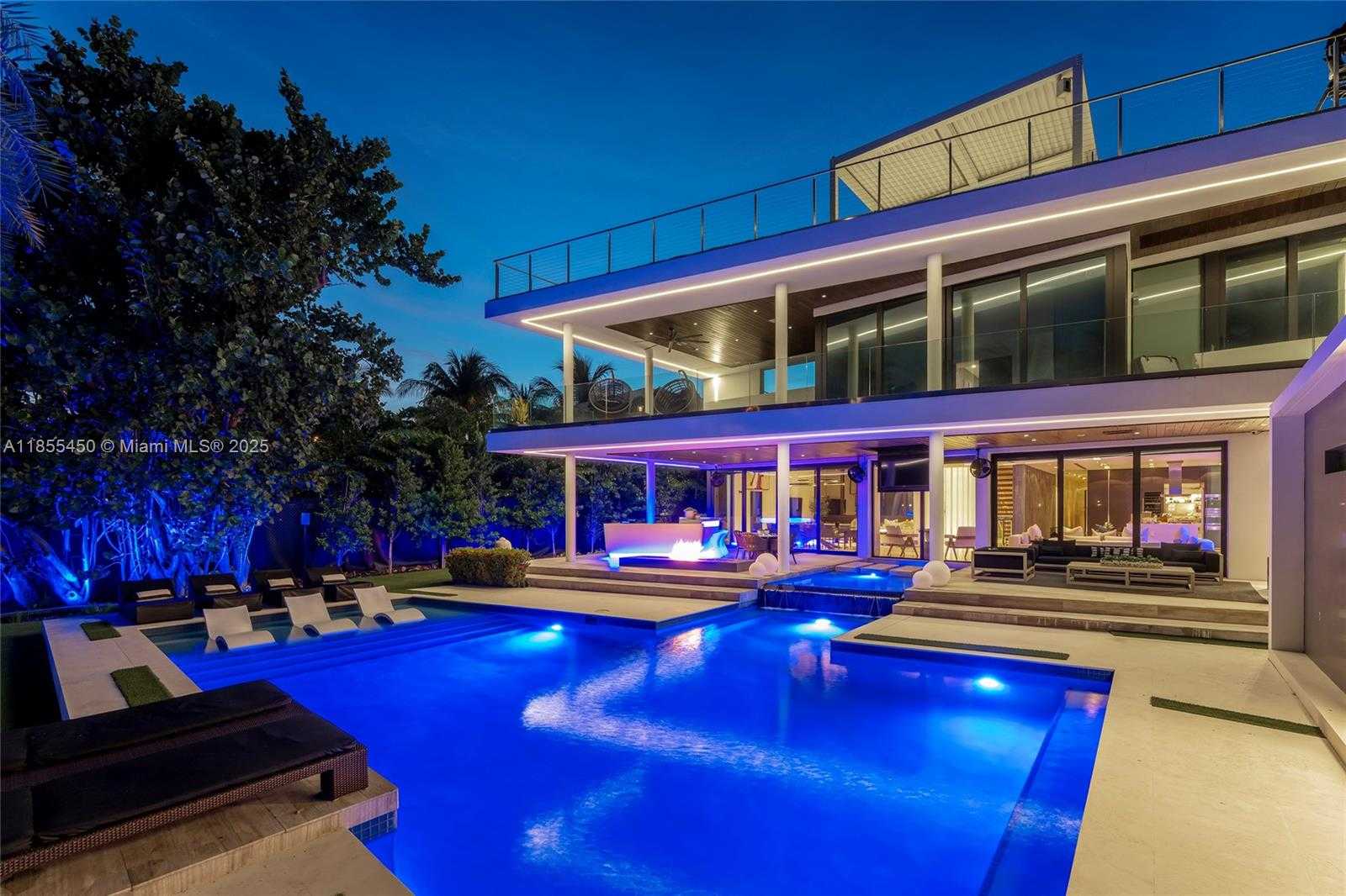 Small Image of 528 LAKEVIEW CT, Miami Beach Number 2