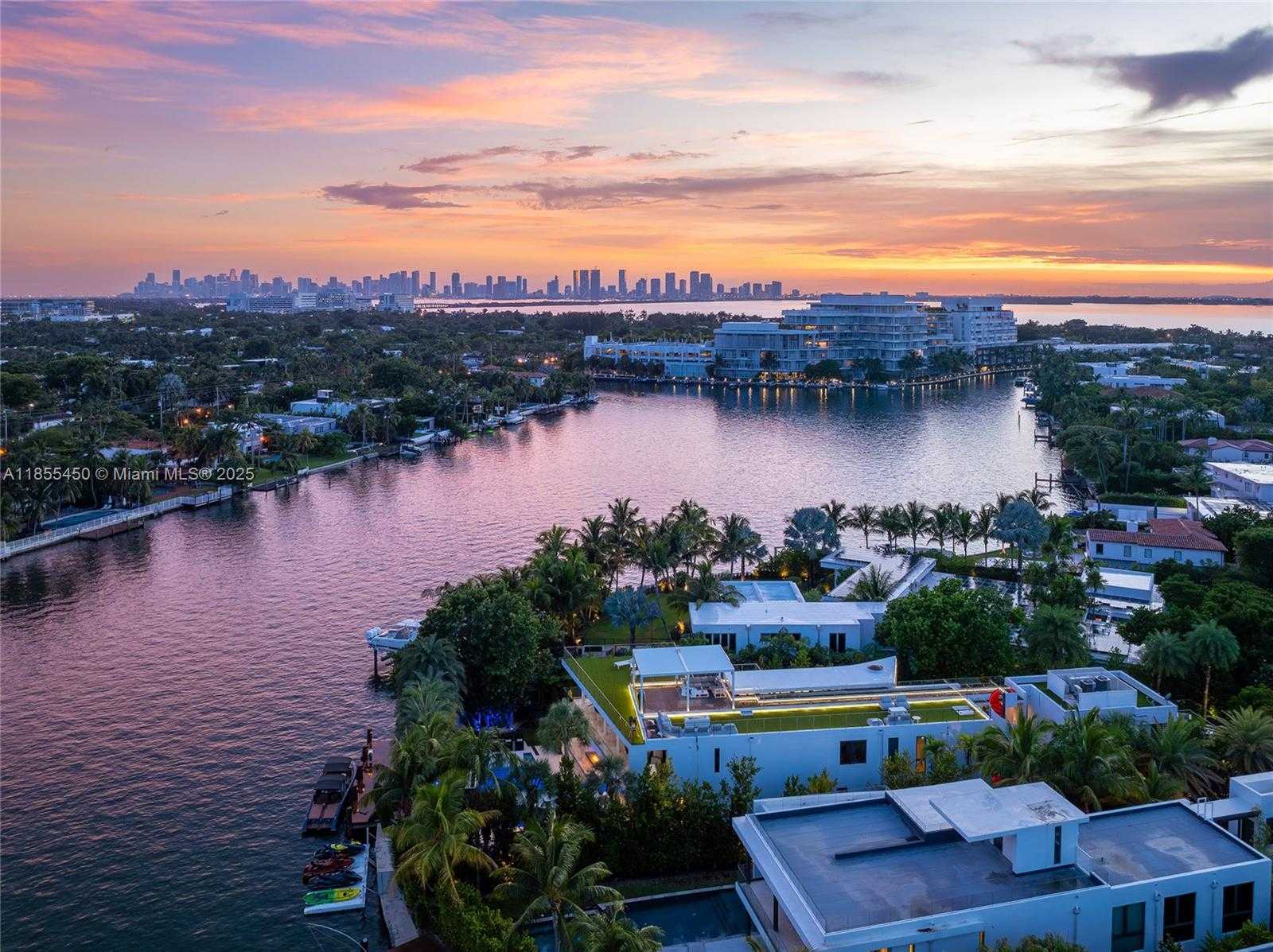 Small Image of 528 LAKEVIEW CT, Miami Beach Number 21