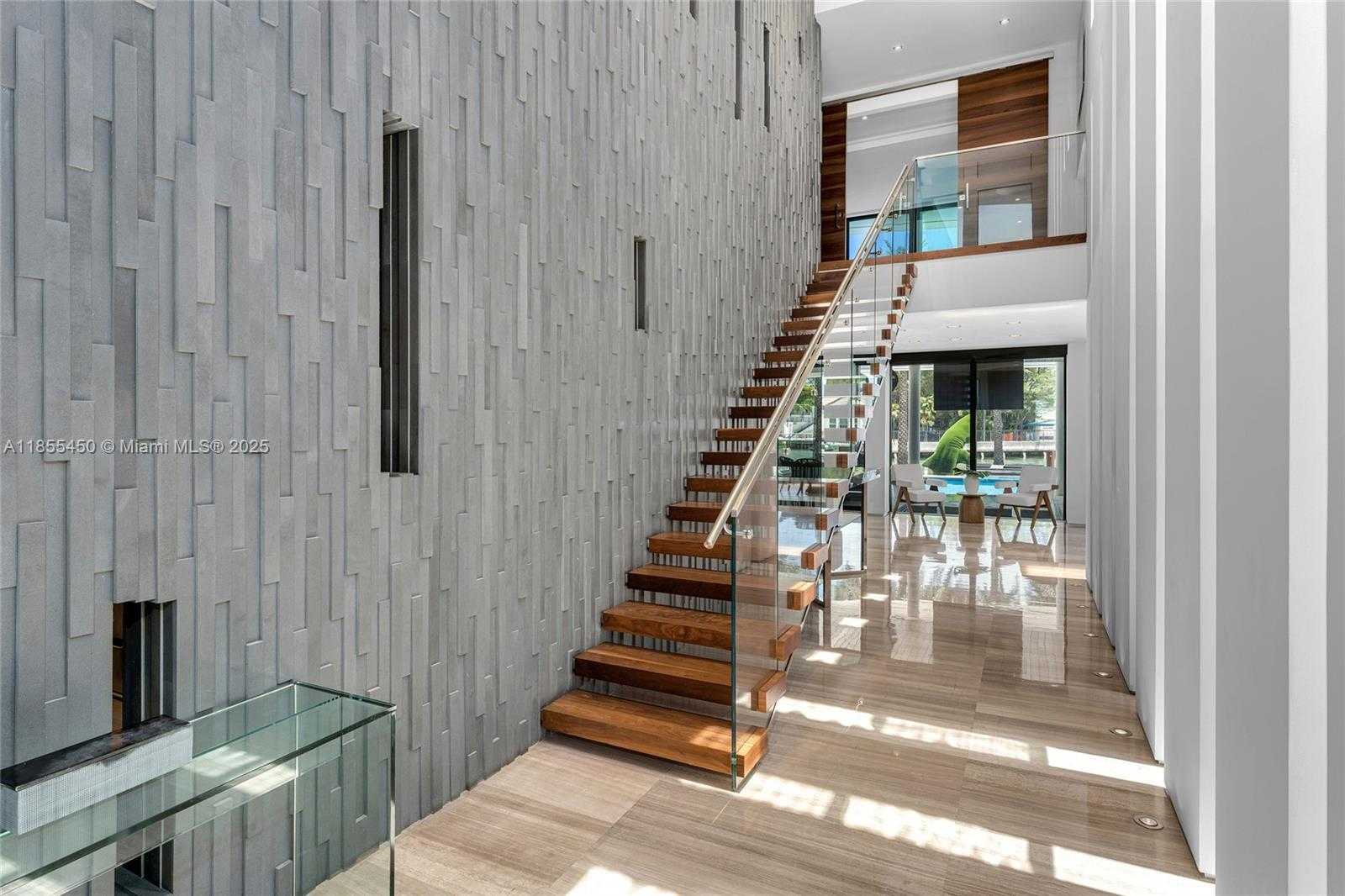 Small Image of 528 LAKEVIEW CT, Miami Beach Number 22