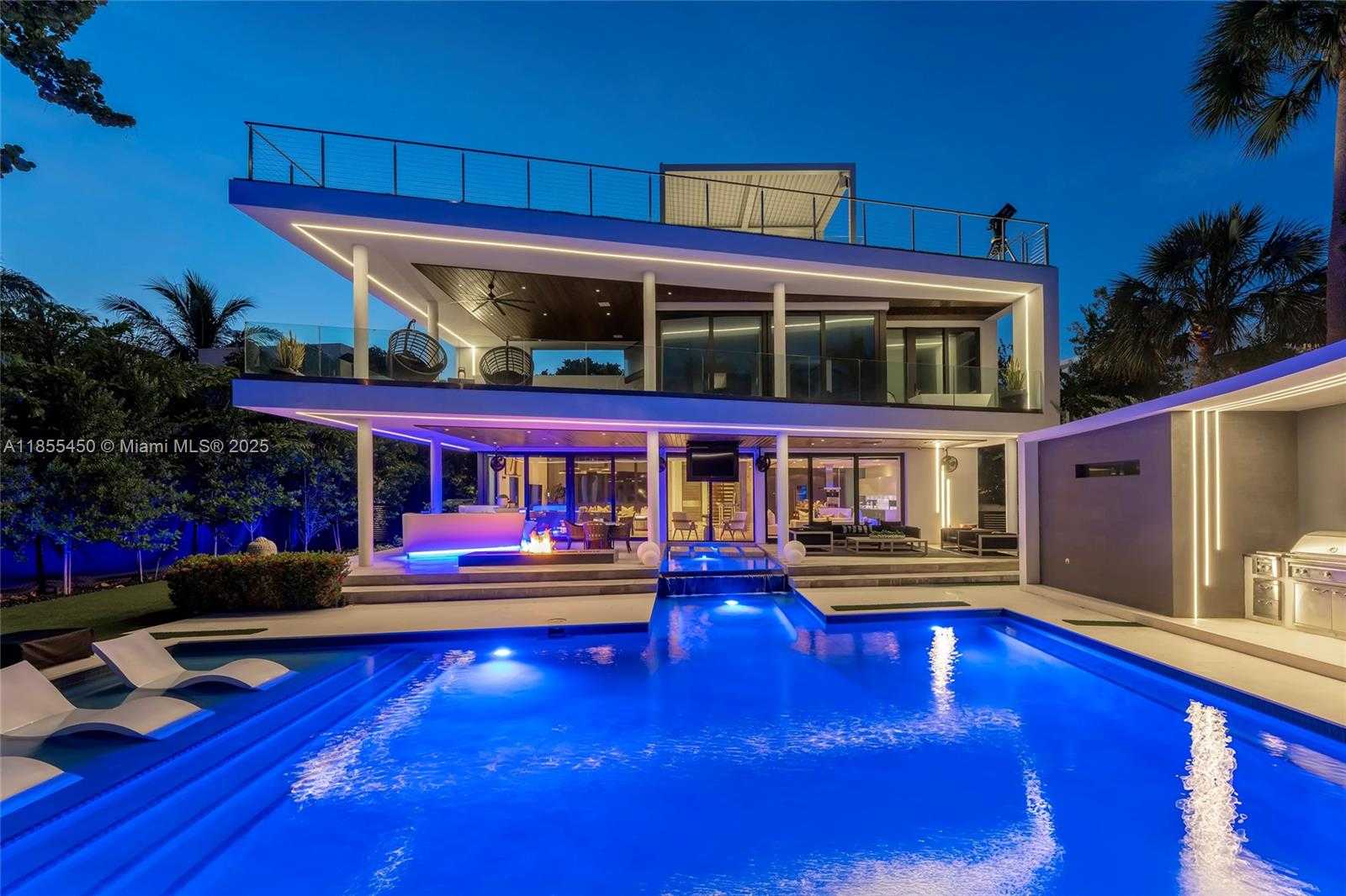 Small Image of 528 LAKEVIEW CT, Miami Beach Number 3