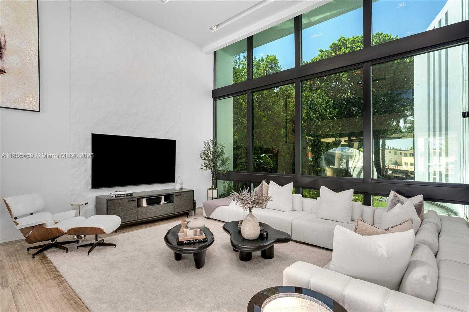 Small Image of 528 LAKEVIEW CT, Miami Beach Number 32