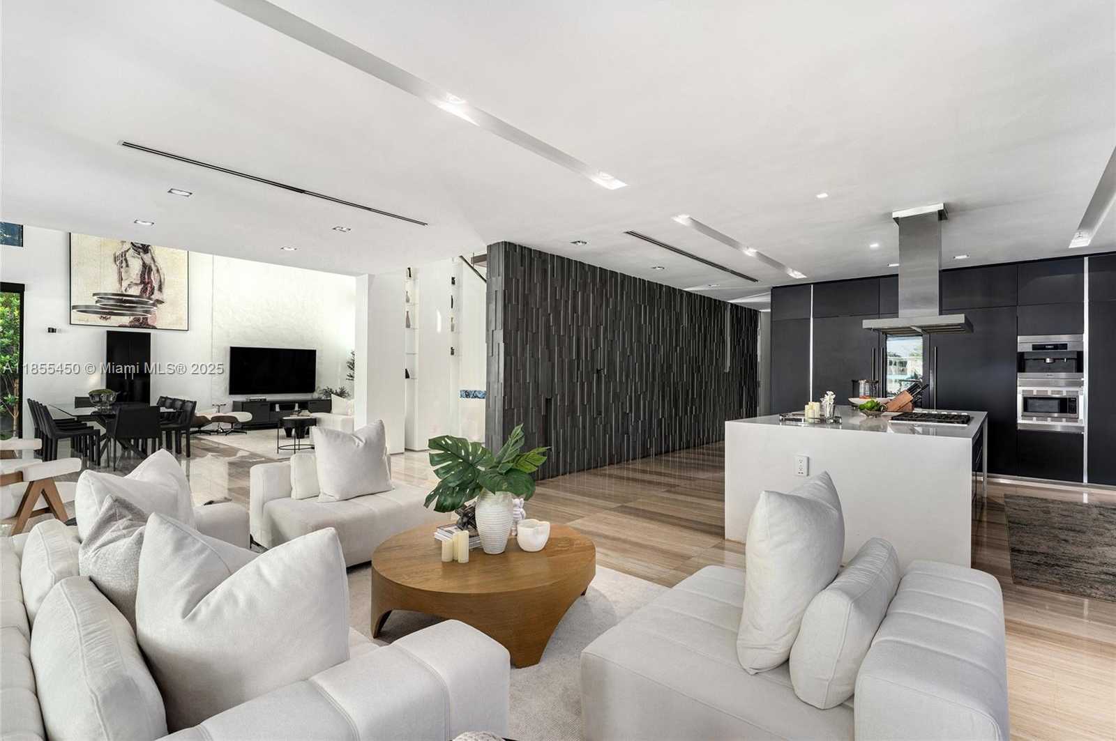 Small Image of 528 LAKEVIEW CT, Miami Beach Number 33