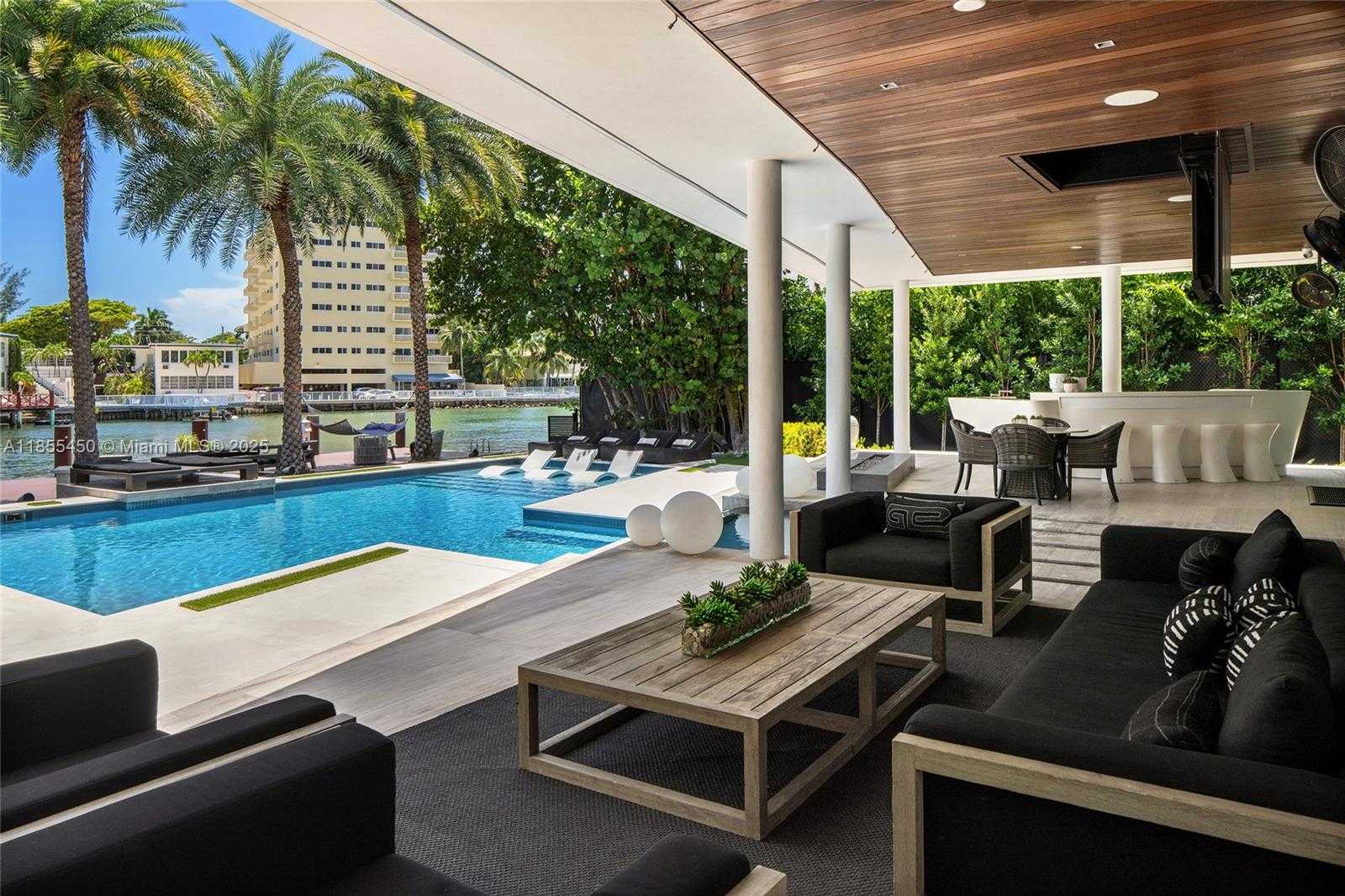 Small Image of 528 LAKEVIEW CT, Miami Beach Number 35