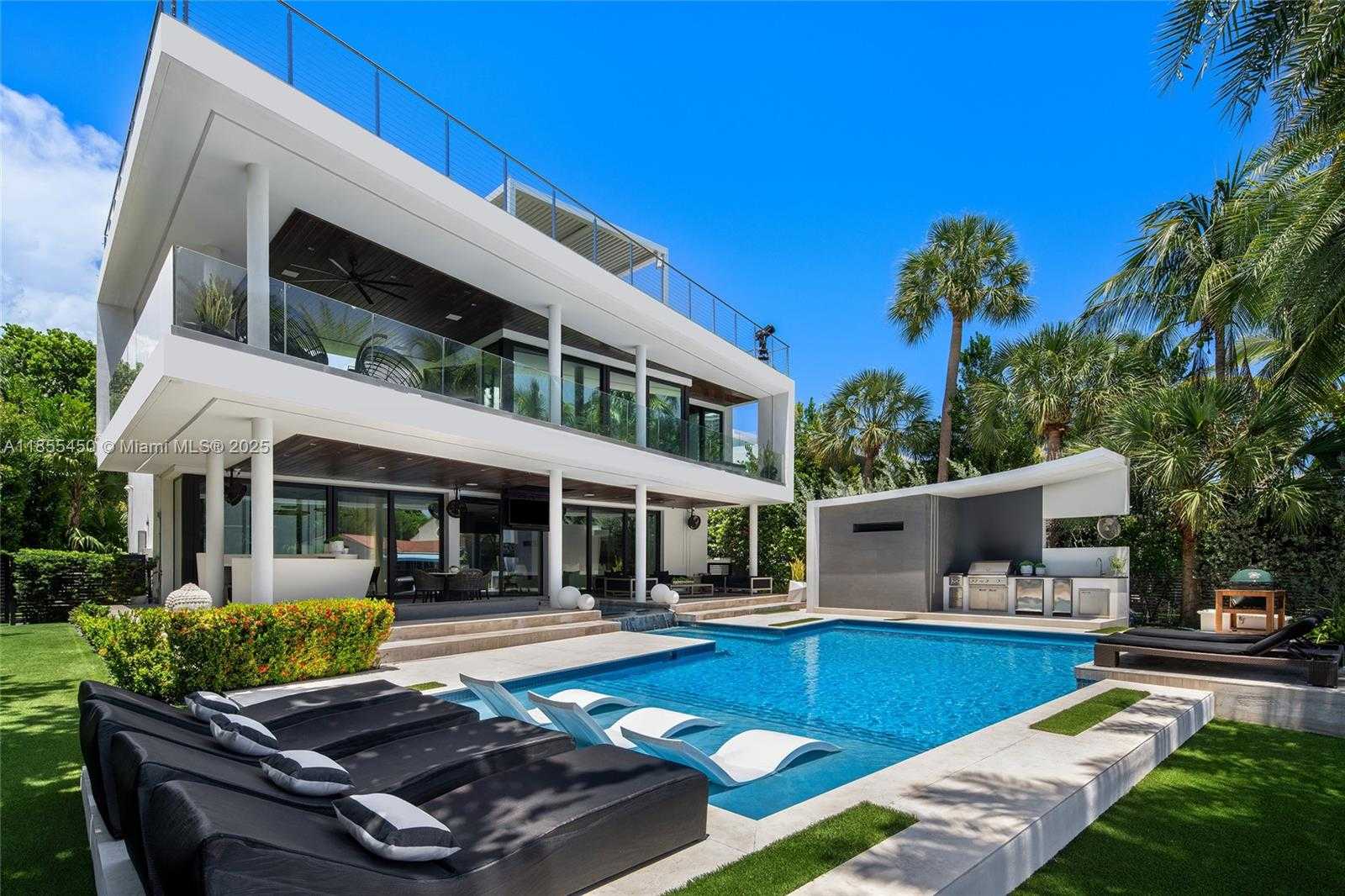 Small Image of 528 LAKEVIEW CT, Miami Beach Number 36