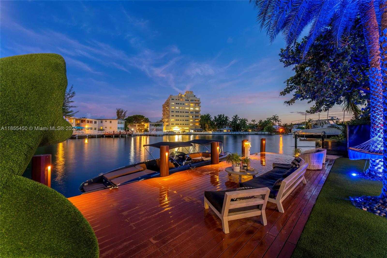 Small Image of 528 LAKEVIEW CT, Miami Beach Number 4